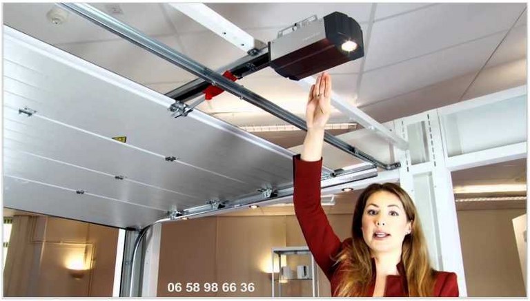 Je T'attendrais à La Porte Du Garage Porte de Garage